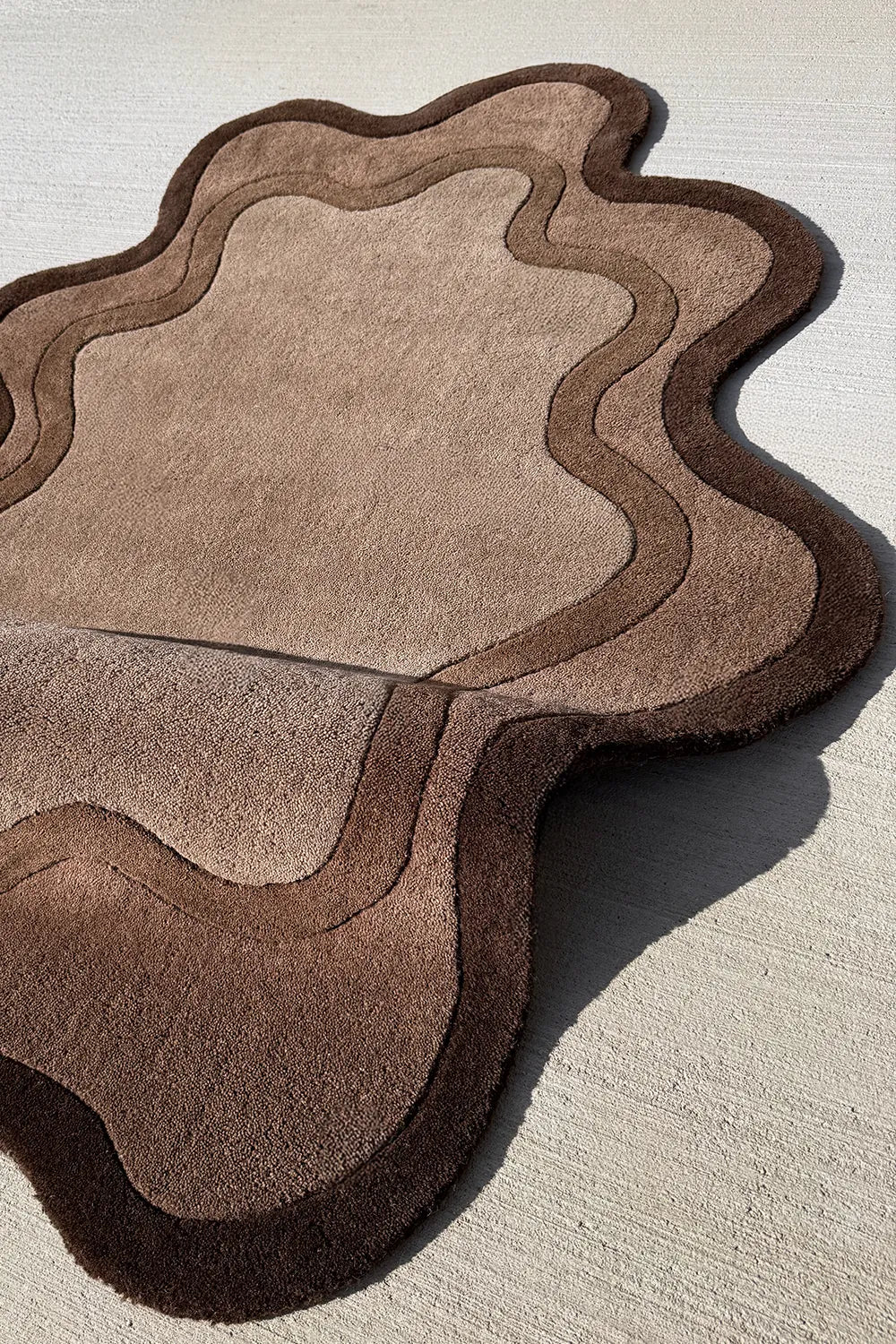 4x6 contemporary brown area rug with wavy outline, a large abstract rug in soft neutral tones