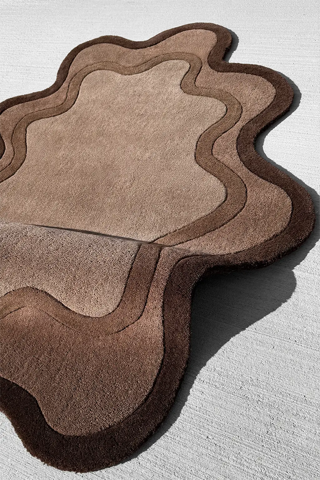 4x6 contemporary brown area rug with wavy outline, a large abstract rug in soft neutral tones