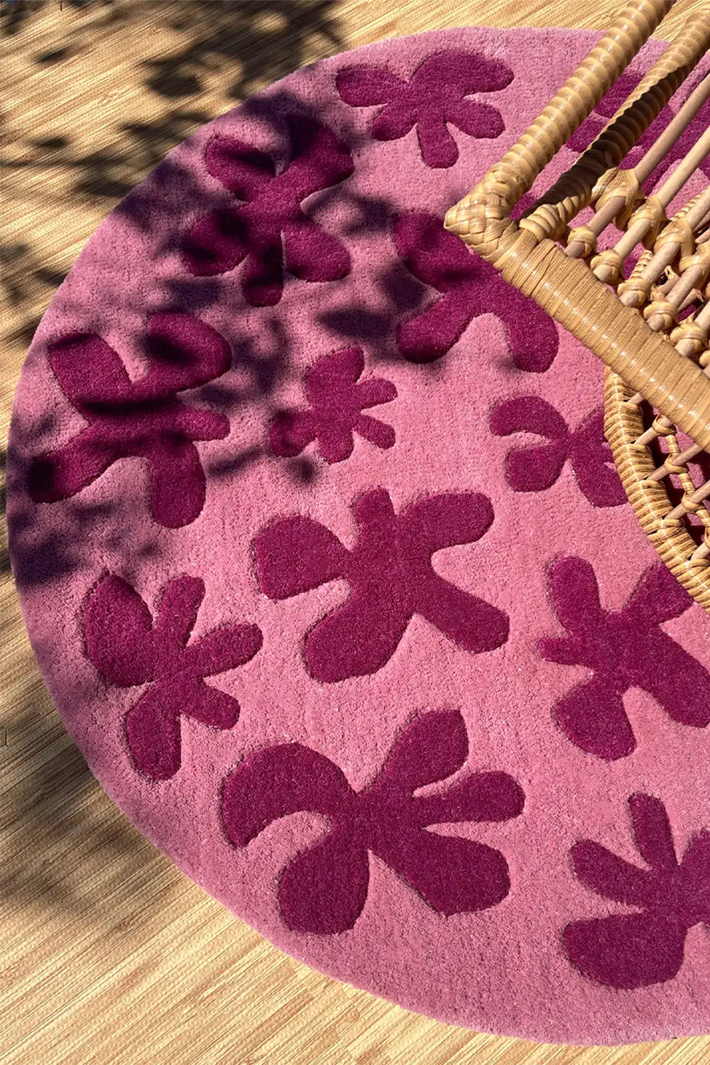Detail of pink round floral rug, boho round rug for bedroom or nursery