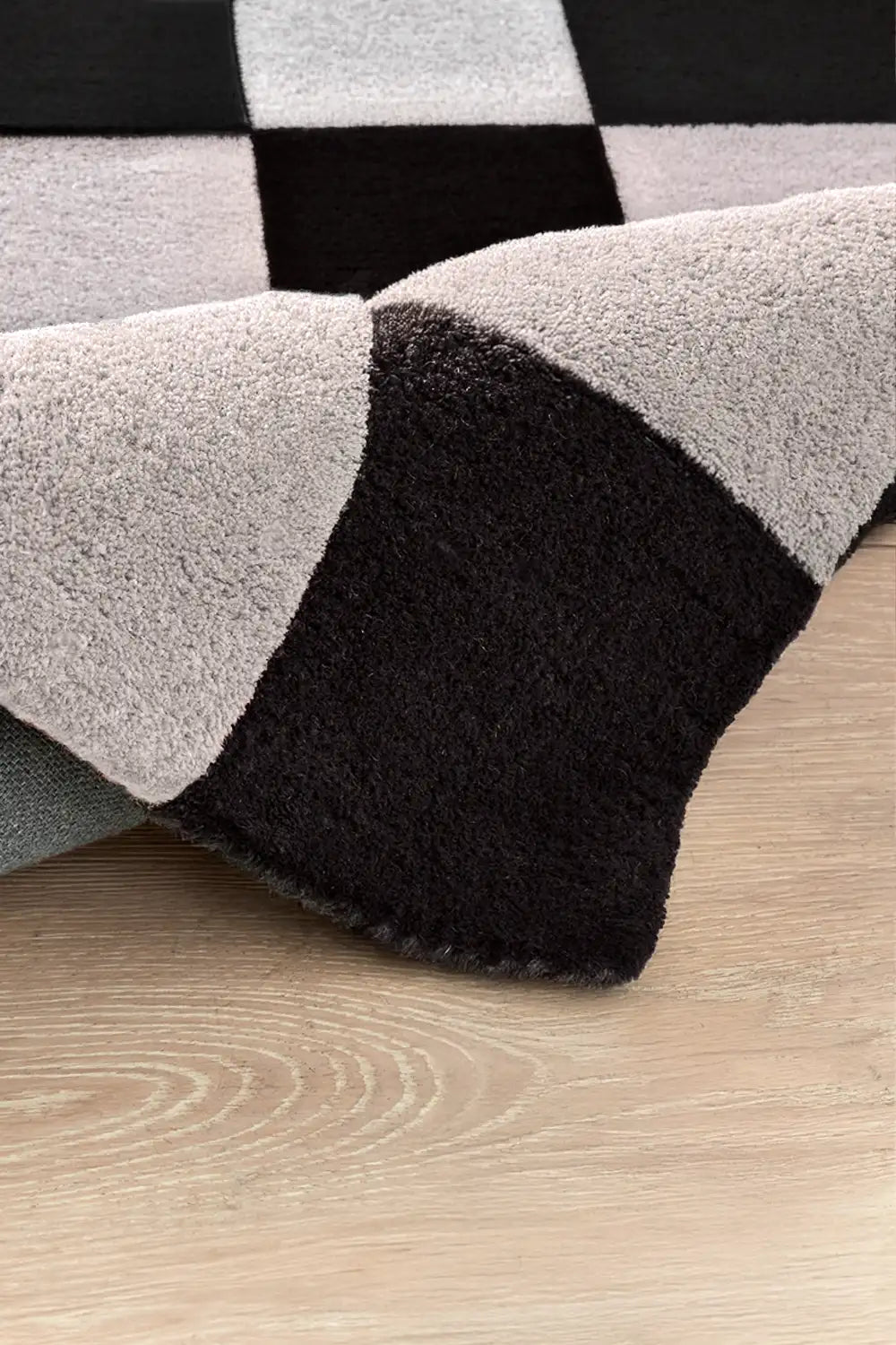 Black and white checkered area rug, perfect for living rooms or bedrooms.