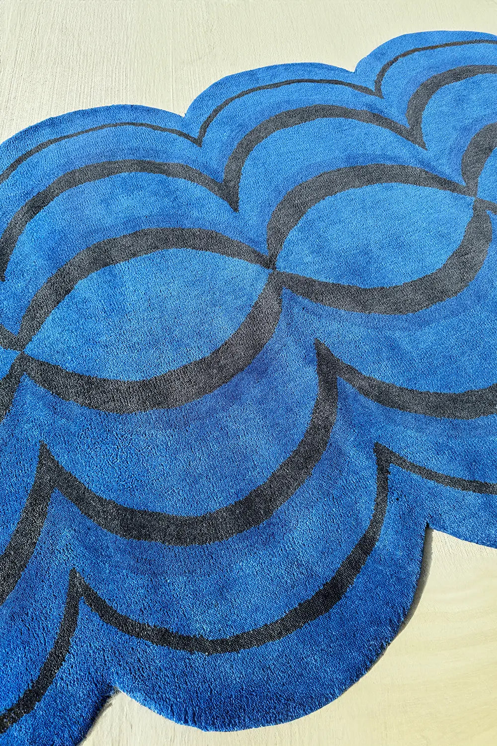 Blue Ripple Wavy Tufted Wool Rug - Soft and Stylish Rug for Contemporary Decor

