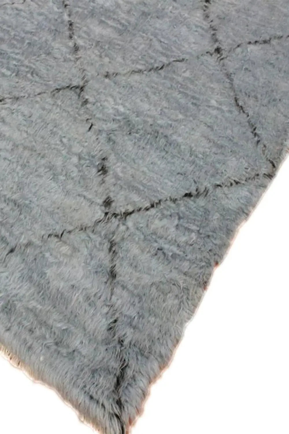 High-quality gray wool shag area rug, combining style and comfort.