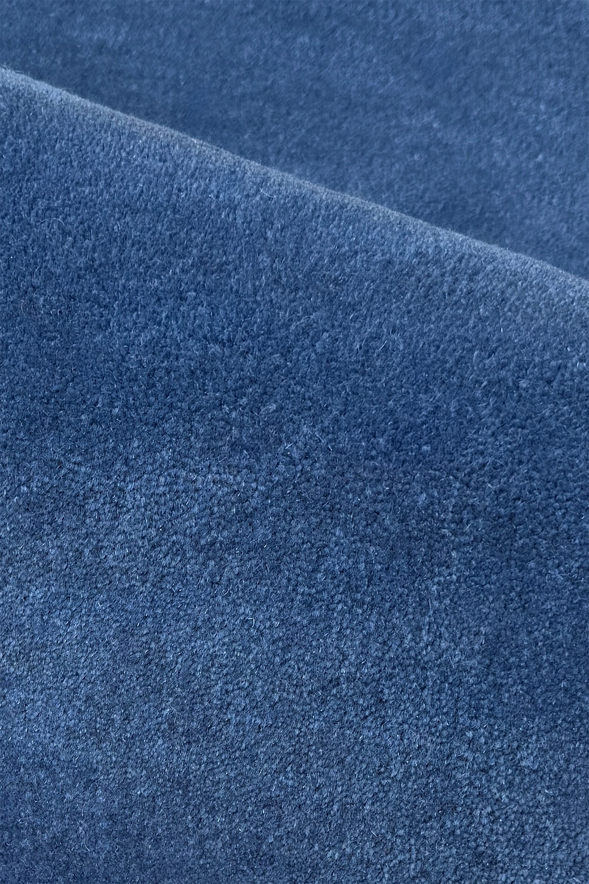 Contour Edge Oval Hand-Tufted Wool Rug