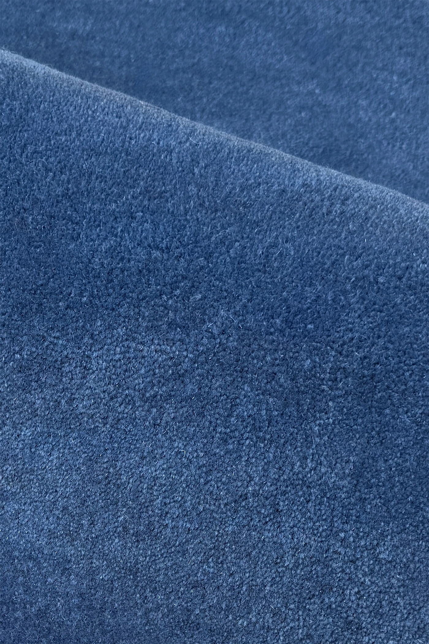 Contour Edge Oval Hand-Tufted Wool Rug