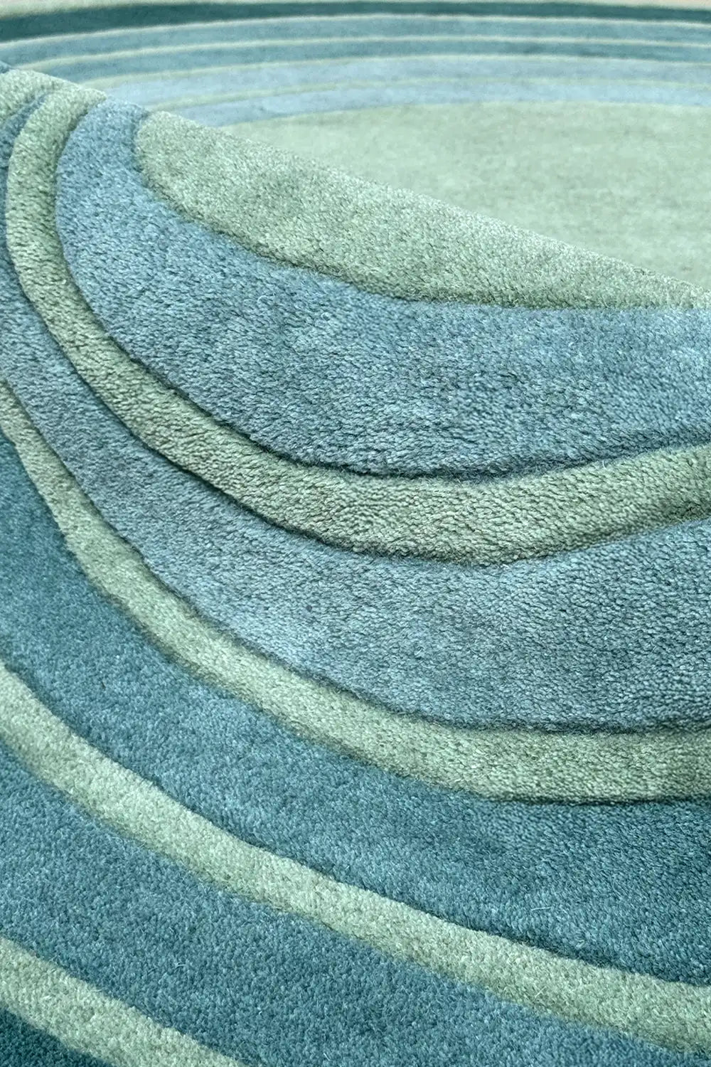 Undula Round Hand-Tufted Wool Rug