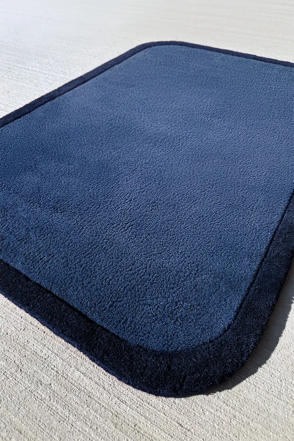 Contour Edge Hand Tufted Wool Rug