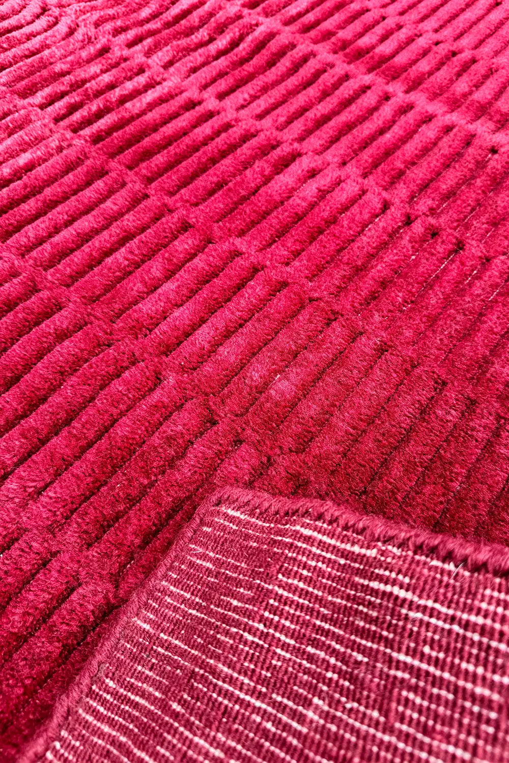 Luxurious Pink Ombre Wool Rug with Gradient Texture
