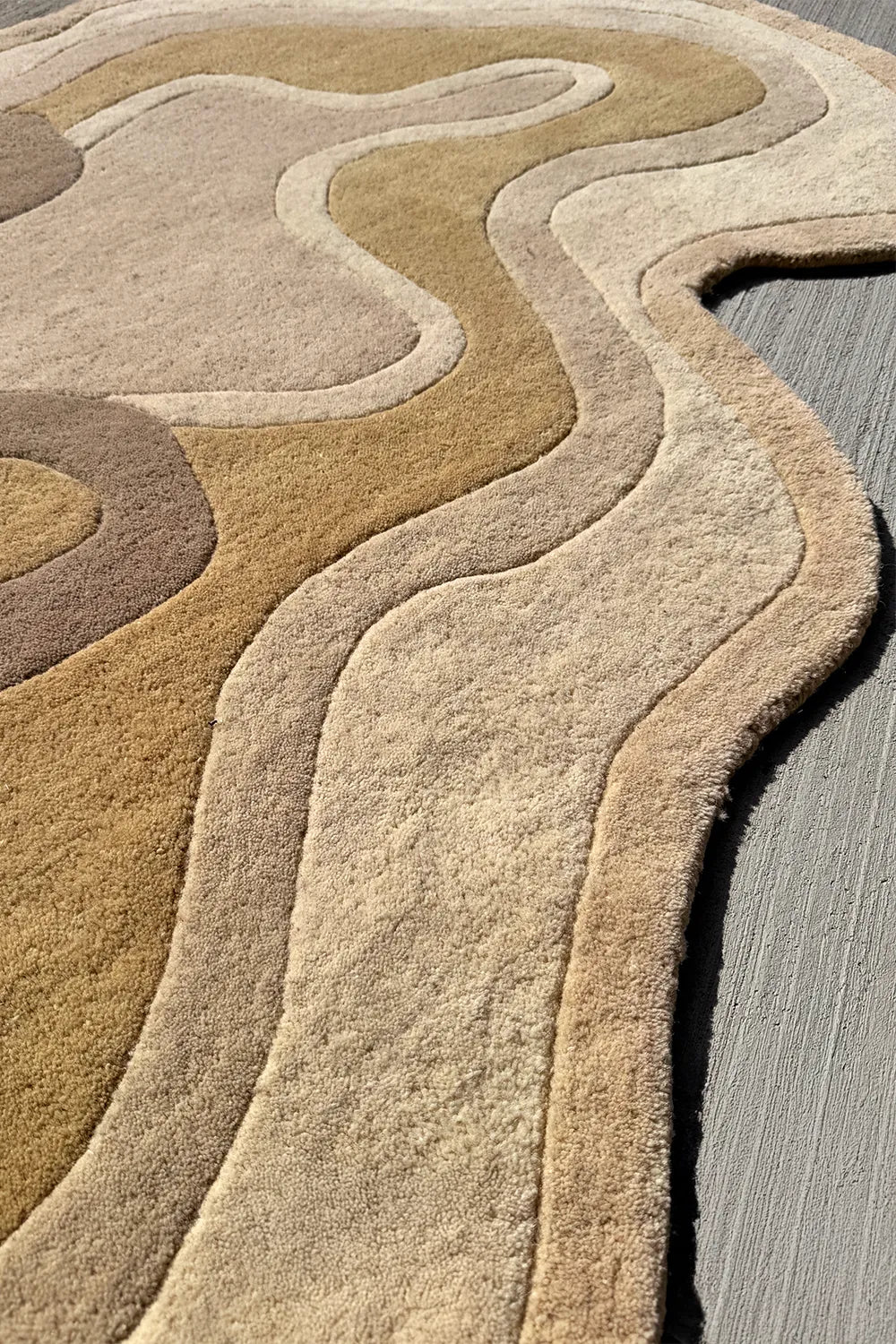 Rolling Tides Rug – 5' hand-tufted wool rug in deep neutral hues

