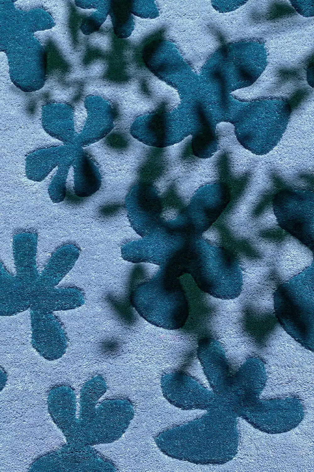 Soft wool texture of blue floral round rug, 6 foot round rug for bedrooms or lounges