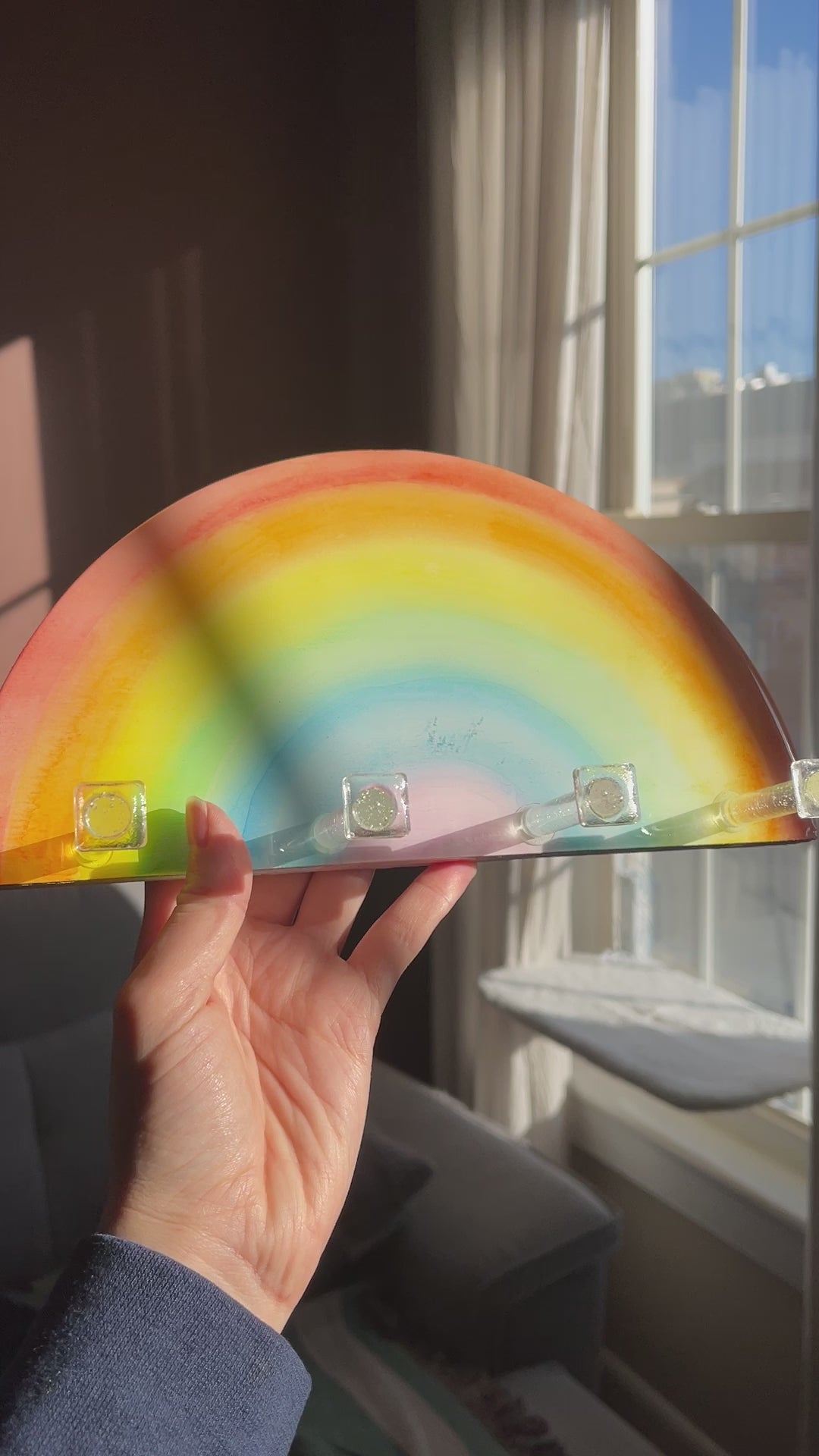 Llavero de arcoíris hecho a mano